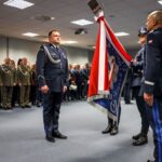 05.01.2024. Kielce. Uroczyste wprowadzenie nowego Komendanta Wojewódzkiego Policji w Kielcach. Na zdjęciu (od lewej): insp. Grzegorz Napiórkowski - nowy Komendant Wojewódzki Policji w Kielcach i nadinspektor Jarosław Kaleta - były Komendant Wojewódzki Policji w Kielcach / Fot. świętokrzyska policja