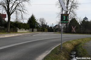 21.01.2024. Szczecno. Radarowy wyświetlacz prędkości / Fot. Urząd Miasta i Gminy Daleszyce