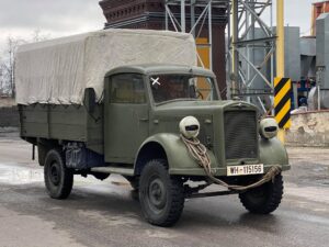 Ciężarówka z kolekcji konecczanina wykorzystywana w filmach - Radio Kielce