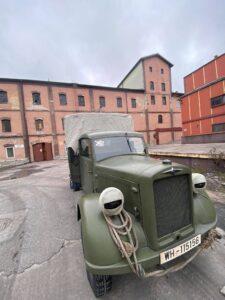 Ciężarówka z kolekcji konecczanina wykorzystywana w filmach - Radio Kielce