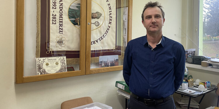 Nektarowy, spadziowy czy gryczany? Jaki miód poleca pszczelarz? - Radio Kielce