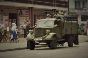 Ciężarówka z kolekcji konecczanina wykorzystywana w filmach - Radio Kielce