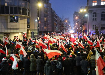 Pod Sejmem rozpoczyna się „Protest Wolnych Polaków" organizowany przez PiS