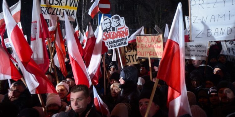 Posłowie podzieleni w ocenie marszu Zjednoczonej Prawicy