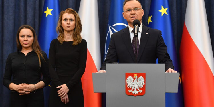 Prezydent A. Duda ponownie ułaskawił M. Kamińskiego i M. Wąsika!