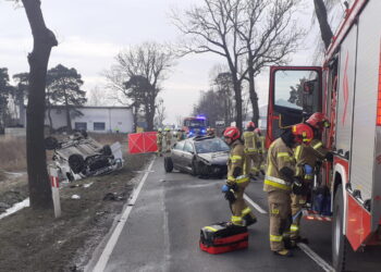 Zderzenie trzech pojazdów. Jedna osoba nie żyje. Są ranni