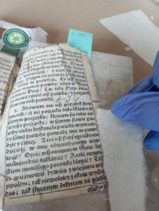 Rękopisy ze skasowanych klasztorów zostały odnowione - Radio Kielce