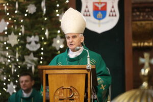 Biskup Marian Florczyk modlił się w intencji babć i dziadków