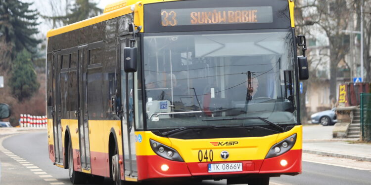 31.01.2024. Kielce. Autobus miejski linii 33 / Fot. Wiktor Taszłow - Radio Kielce