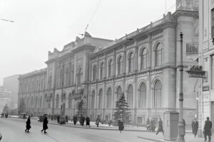 Bank Polski przy Bielańskiej 10 w Warszawie. / Fot. NAC