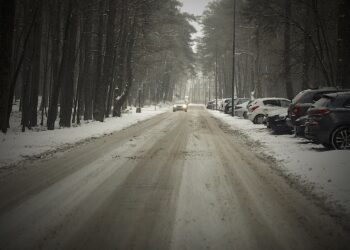 Zima wróciła na drogi - Radio Kielce 07.01.2024. Kielce. Zima na drogach / Fot. Jarosław Kubalski - Radio Kielce