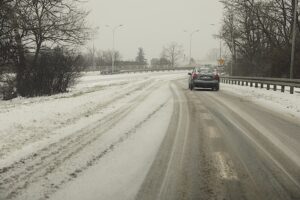 07.01.2024. Kielce. Zima na drogach / Fot. Jarosław Kubalski - Radio Kielce