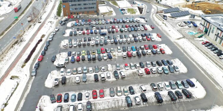 Przed starostwem powiatowym będzie zadaszony parking
