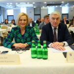 15.01.2024. Busko-Zdrój, Sanatorium Marconi. Nadzwyczajna LXIX sesja Sejmiku Województwa Świętokrzyskiego. Na zdjęciu (od lewej): Renata Janik - wicemarszałek województwa, Andrzej Bętkowski - marszałek województwa. / Fot. swietokrzyskie.pro