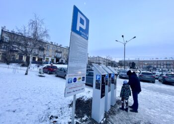 17.01.2024 Kielce. Parking na Placu Wolności / Fot.  Wiktor Taszłow - Radio Kielce