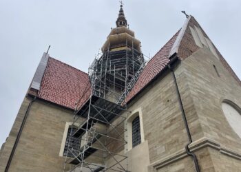 Zakończył się pierwszy etap prac na wieży kościoła
