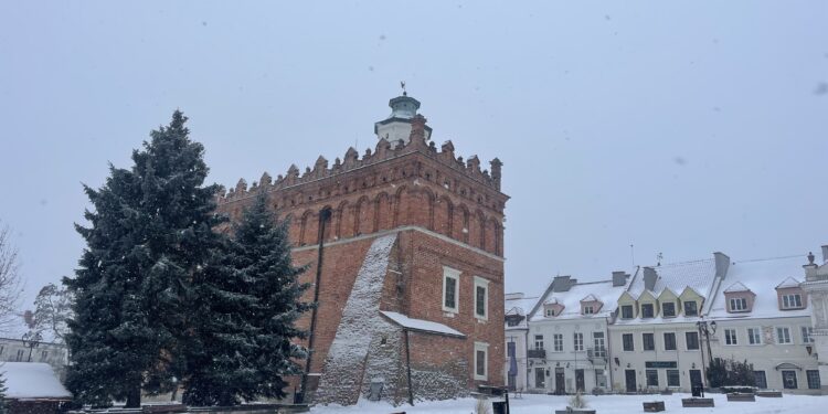 Mniej urodzeń i zawieranych małżeństw, ale i mniej zgonów