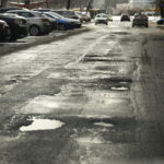 Ulica w ścisłym centrum gorsza niż sito