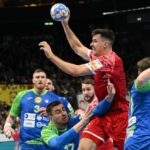 Koszmar w meczu ze Słowenią. Szanse na wyjście z grupy już tylko iluzoryczne - Radio Kielce 13.01.2024. Niemcy. Berlin. Mistrzostwa Europy piłkarzy ręcznych / Fot. Marcin Bielecki - PAP