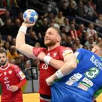 Koszmar w meczu ze Słowenią. Szanse na wyjście z grupy już tylko iluzoryczne - Radio Kielce 13.01.2024. Niemcy. Berlin. Mistrzostwa Europy piłkarzy ręcznych / Fot. Marcin Bielecki - PAP