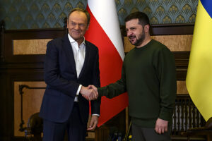 22.01.2024. Ukraina. Kijów. Premier Polski Donald Tusk oraz prezydent Ukrainy Wołodymyr Zełenski podczas spotkania w Kijowie / Fot. PAP - Vladyslav Musiienko