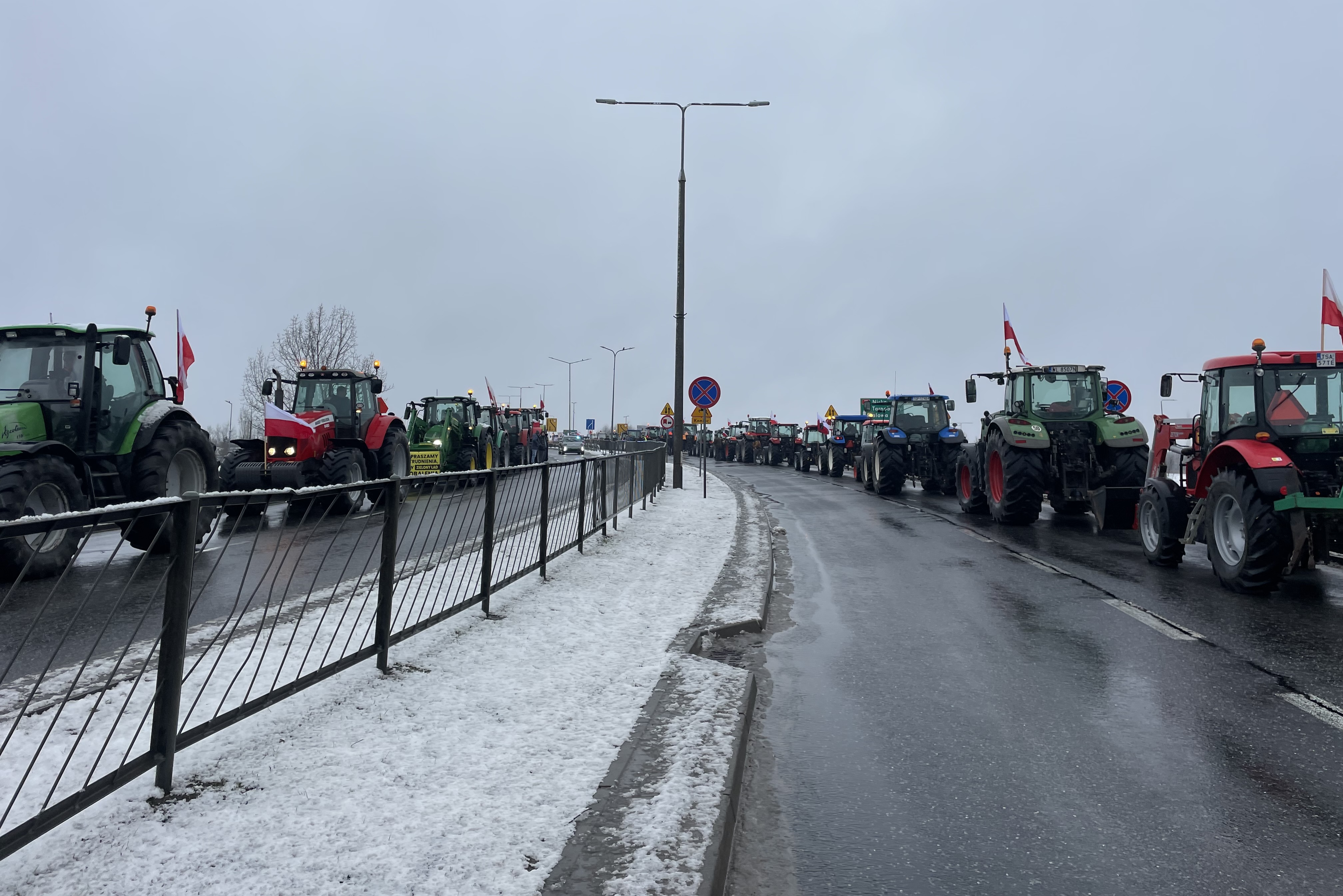 Ponad 300 ciągników blokuje drogi w Sandomierzu