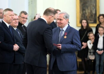 Prezydent Andrzej Duda odznaczył autorów raportu o polskich stratach wojennych