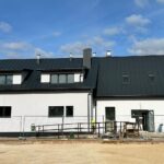 17.02.2024. Brzeziny. Rozbudowa zaplecza socjalnego stadionu / Fot. Daniel Czwartosz - Radio Kielce