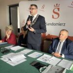 28.02.2024. Sandomierz. Sesja rady miasta. Na zdjęciu (przemawia): Marcin Marzec - burmistrz Sandomierza / Fot. Grażyna Szlęzak - Radio Kielce