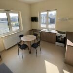 17.02.2024. Jędrzejów. Mieszkania chronione w budynku dawnego Kolejowego Domu Kultury / Fot. Michał Kita -Radio Kielce