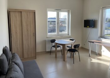 17.02.2024. Jędrzejów. Mieszkania chronione w budynku dawnego Kolejowego Domu Kultury / Fot. Michał Kita -Radio Kielce