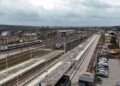 15.02.2024. Skarżysko-Kamienna. Zmodernizowany peron na stacji kolejowej / Fot. Piotr Hamarnik - PKP PLK S.A.