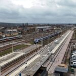 15.02.2024. Skarżysko-Kamienna. Zmodernizowany peron na stacji kolejowej / Fot. Piotr Hamarnik - PKP PLK S.A.