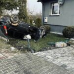 Dachowanie auta. Ucierpiała kobieta