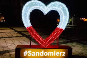 Sandomierz. Iluminacje walentynkowe / Fot. Sandomierz Królewskie Miasto - Facebook