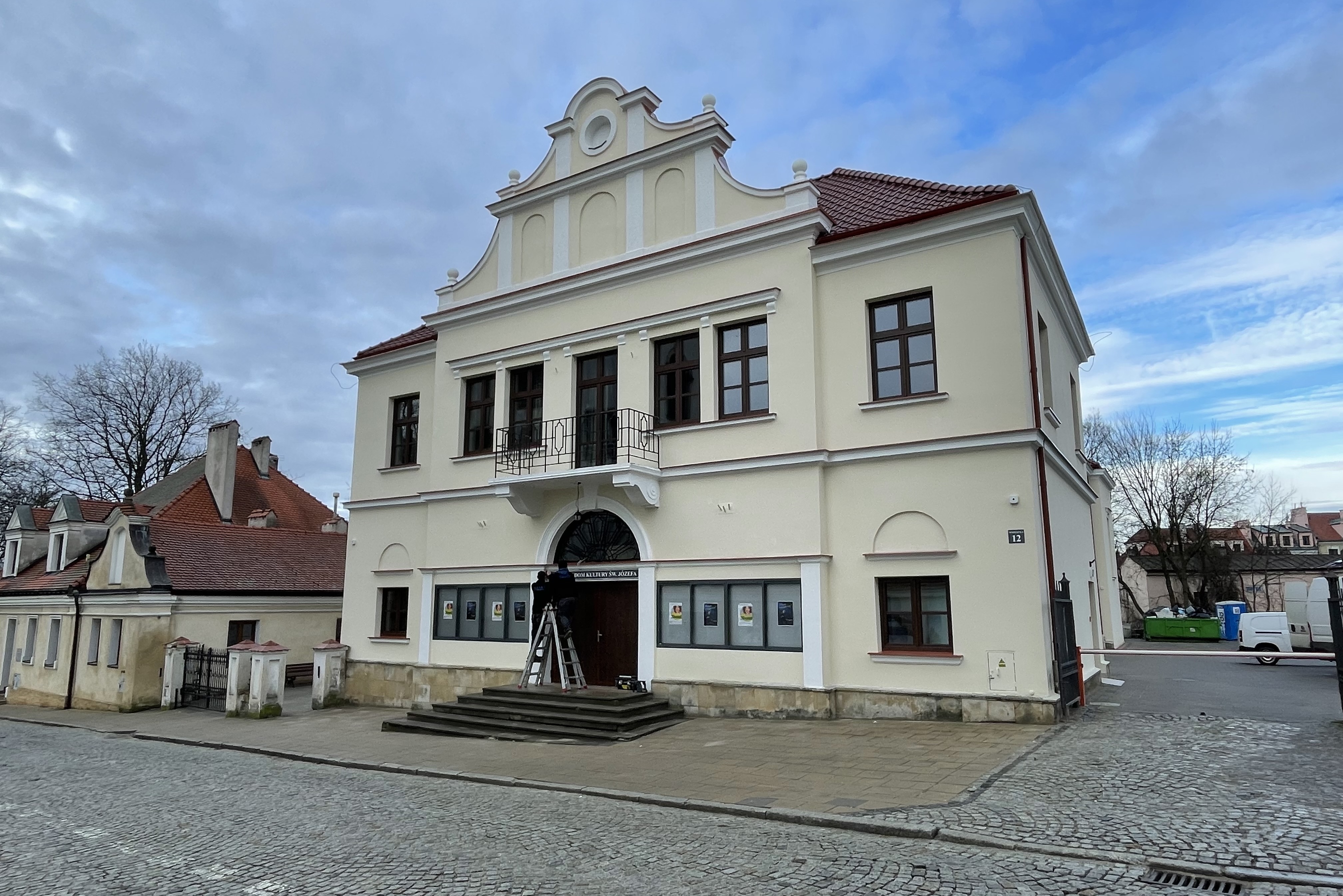 Amatorski Teatr Dramatyczny z Opatowa wspiera leczenie 3-letniej Amelki