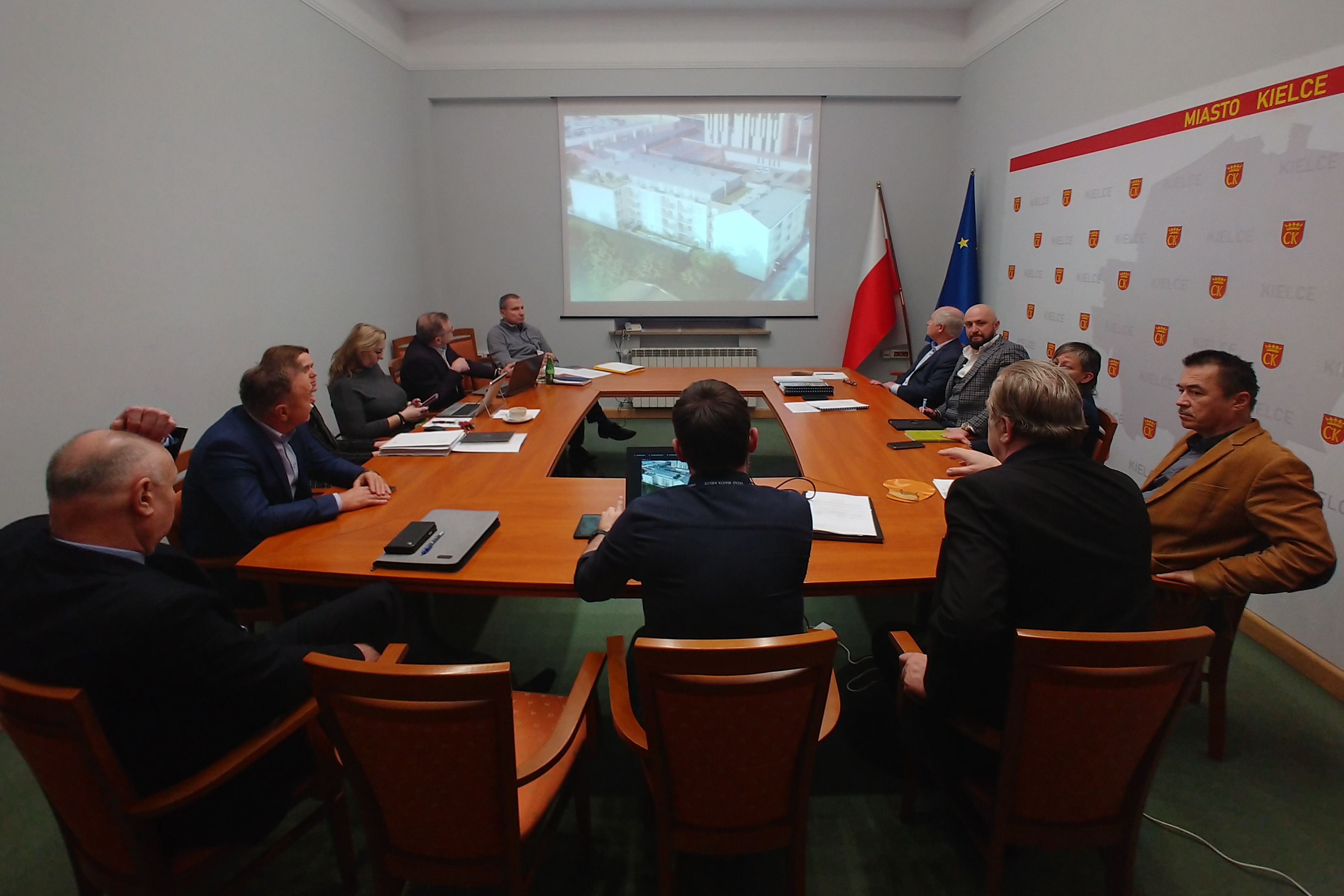 Coraz bliżej zgody na nowy blok. Problemem są… śmieci