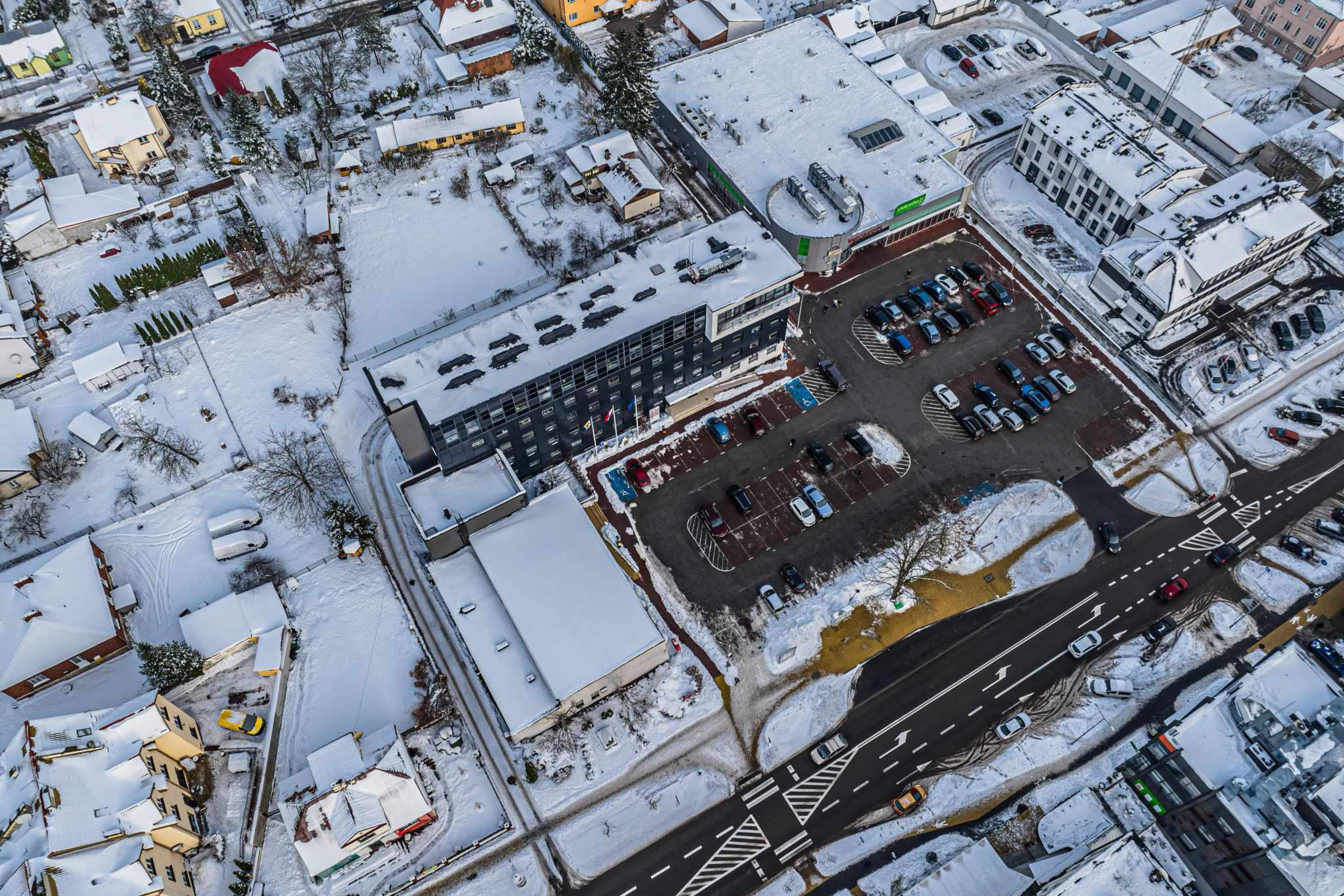 Przy sandomierskim starostwie będą nowe, darmowe miejsca parkingowe