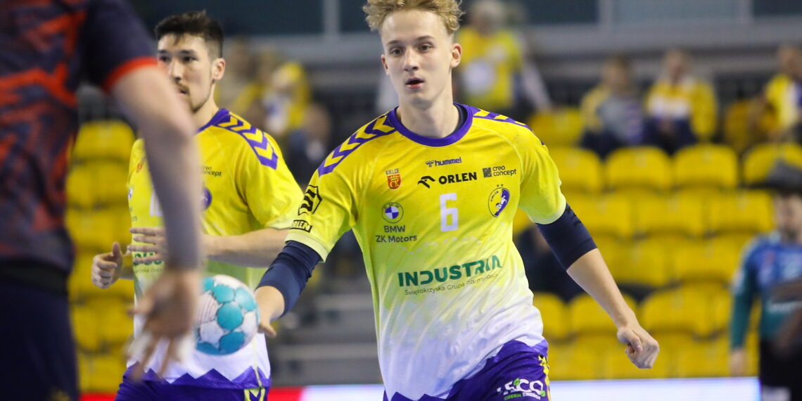 17.02.2024. Kielce. 21. kolejka Orlen Superligi: Industria Kielce - Ostrovia Ostrów Wielkopolski. Na zdjęciu: Szymon Wiaderny / Fot. Wiktor Taszłow - Radio Kielce