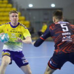 17.02.2024. Kielce. 21. kolejka Orlen Superligi: Industria Kielce - Ostrovia Ostrów Wielkopolski. 17.02.2024. Kielce. 21. kolejka Orlen Superligi: Industria Kielce - Ostrovia Ostrów Wielkopolski. Na zdjęciu (z lewej): Haukur Thrastarson / Fot. Wiktor Taszłow - Radio Kielce / Fot. Wiktor Taszłow - Radio Kielce