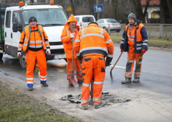 Remont ulic w Kielcach. Drogowcy łatają dziury
