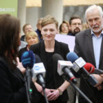 03.02.2024. Kielce. Agata Wojda została oficjalnie zaprezentowana jak kandydatka Koalicji Obywatelskiej na prezydenta Kielc. Na zdjęciu (od lewej): poseł Marzena Okła-Drewnowicz - minister do spraw polityki senioralnej, Agata Wojda, poseł Lucjan Pietrzczyk / Fot. Wiktor Taszłow - Radio Kielce