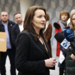 03.02.2024. Kielce. Agata Wojda została oficjalnie zaprezentowana jak kandydatka Koalicji Obywatelskiej na prezydenta Kielc. Na zdjęciu: poseł Marzena Okła-Drewnowicz - minister do spraw polityki senioralnej / Fot. Wiktor Taszłow - Radio Kielce