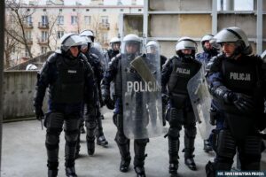 Świętokrzyscy policjanci trenowali na stadionie - Radio Kielce