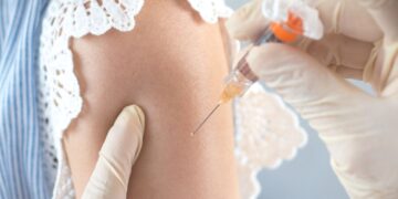 Eksperci: jest poprawa, ale liczymy na dalszy wzrost liczby szczepień