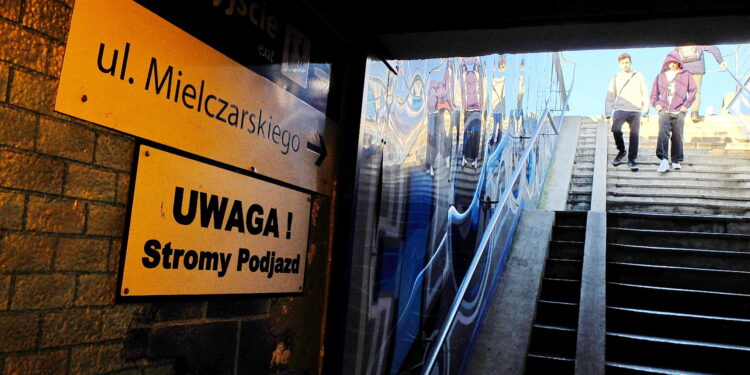 Na windę do tunelu pod dworcem PKP w Kielcach trzeba będzie jeszcze poczekać