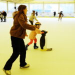 Amatorzy łyżew ślizgają się na kieleckim Stadionie - Radio Kielce 24.02.2024. Kielce. Lodowisko Stadion / Fot. Jarosław Kubalski - Radio Kielce