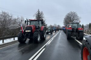 Rolnicy blokują most w Annopolu
