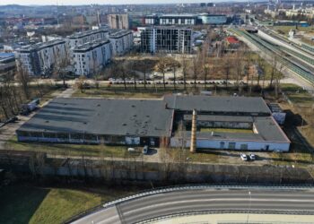 Pomoc przyszła od sąsiada. Dach Bazy Zbożowej już nie przecieka