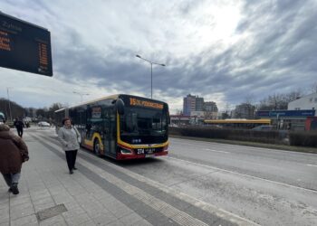 Kielce nie wprowadzą 15-minutowego biletu - Radio Kielce 22.02.2024. Kielce. Autobus MPK / Fot. Jarosław Kubalski - Radio Kielce